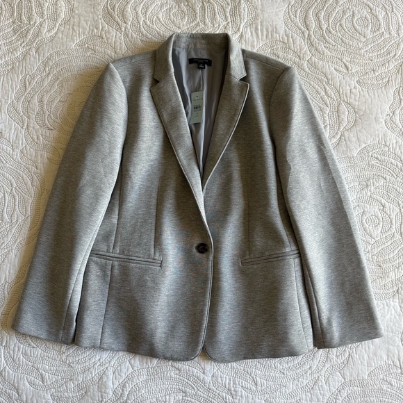 NWT - Ann Taylor - The Petite Hutton Blazer in Double Knit - Light Gray - Picture 3 of 13